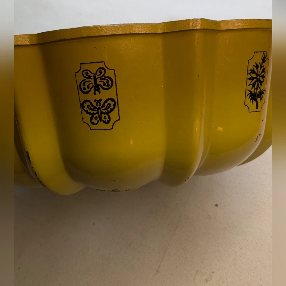 Vintage Nortic Ware Yellow Bundt Cake Pan NWOT Retro Heavy 10
